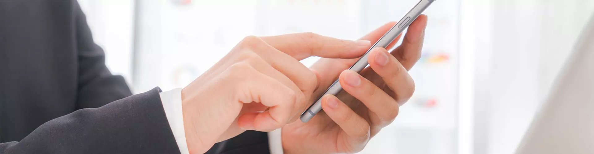 Зв’яжіться з нами